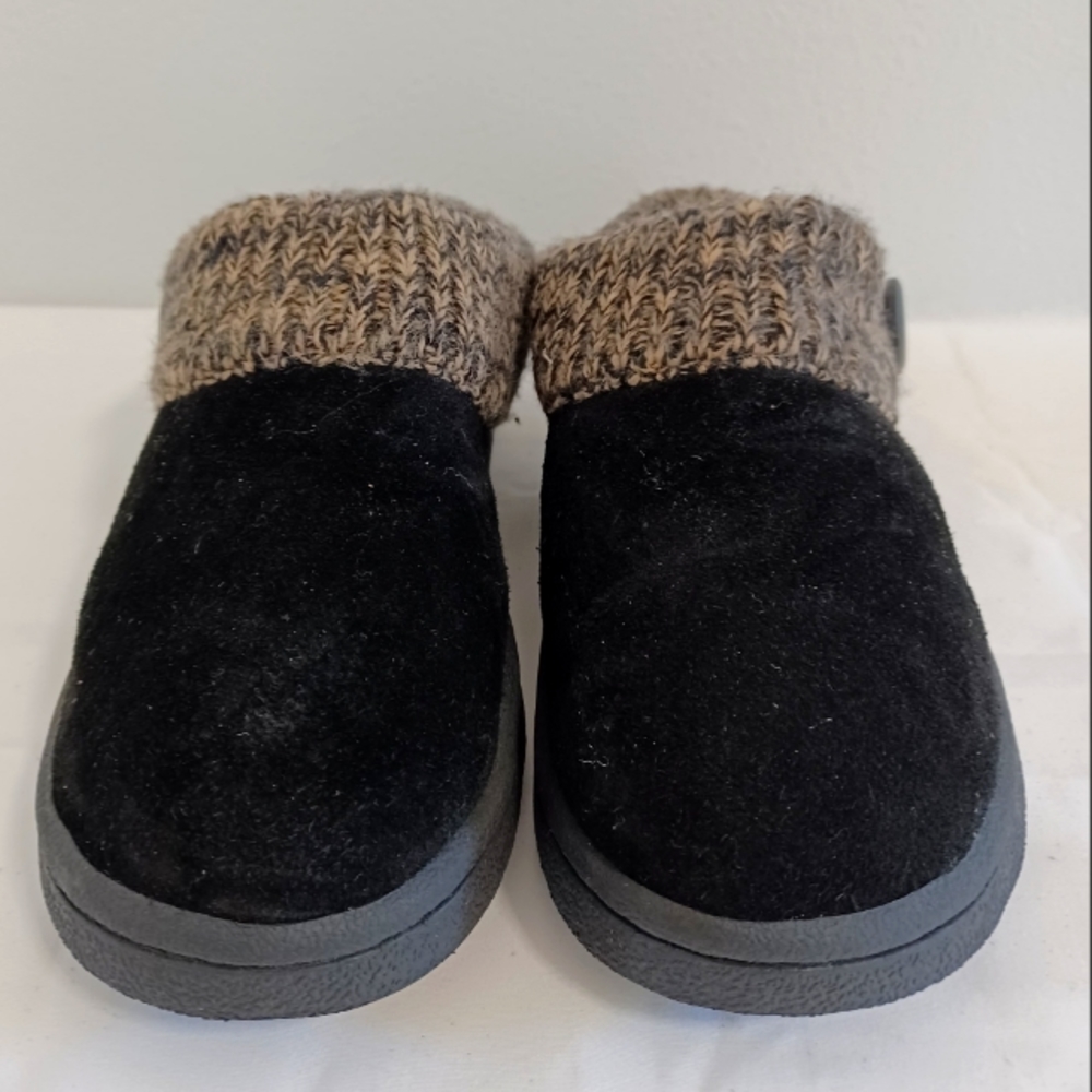 Clarks indoor/outdoor slippers black size 6 comfort